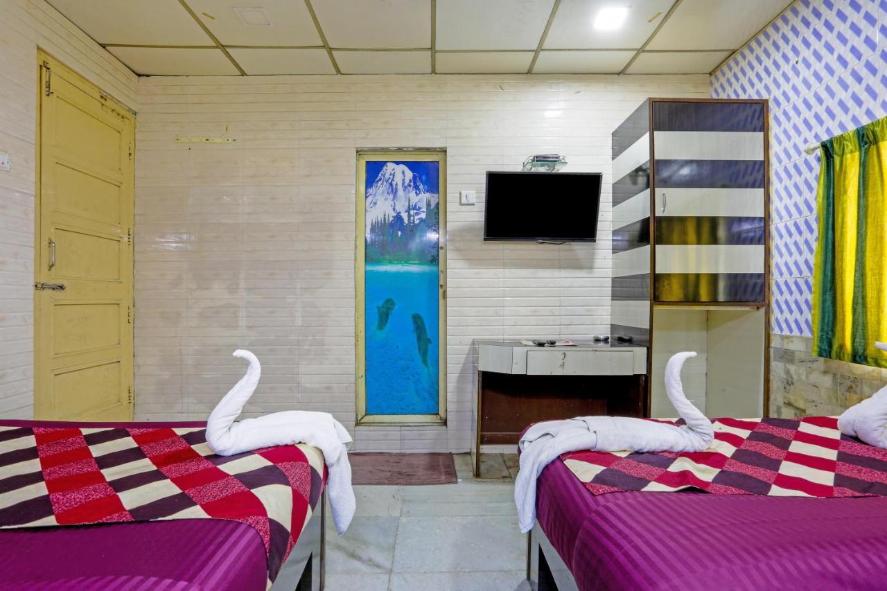 Terminus Hotel Bandra Mumbai Exterior foto
